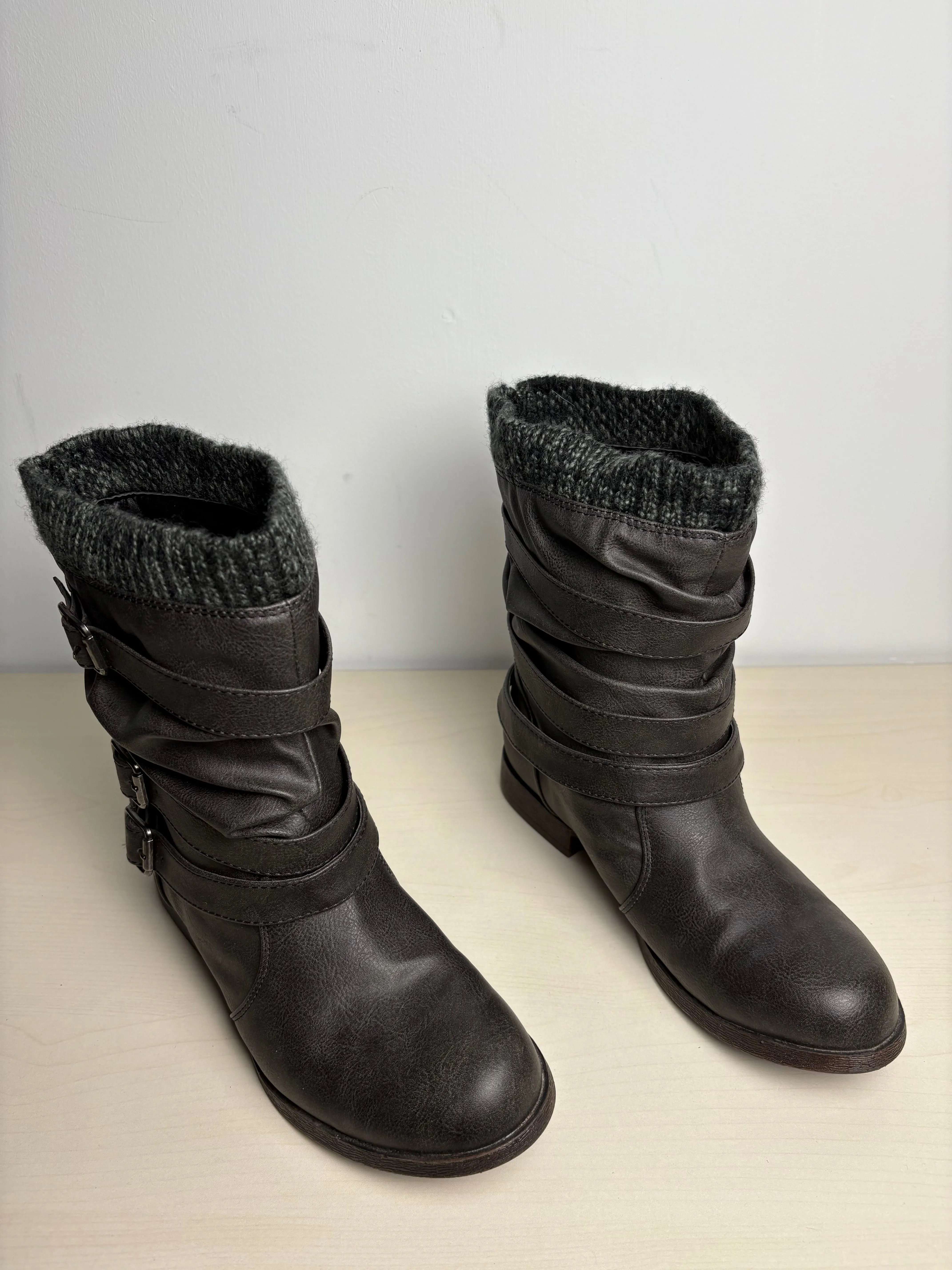 Boots Ankle Flats By Just Fab In Grey, Size: 8